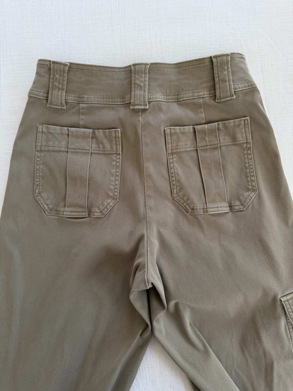 Spanx Stretch Twill Cargo Pants in Olive Size Medium - Picture 8 of 14